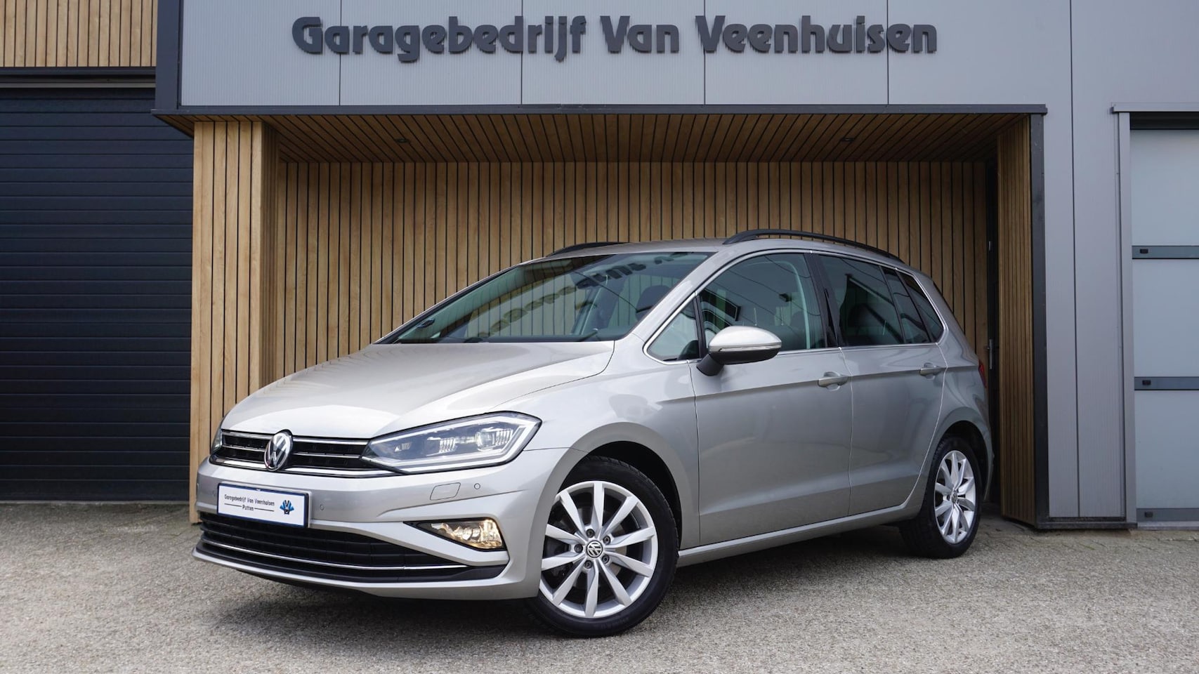 Volkswagen Golf Sportsvan - 1.5 TSI 150pk DSG Highline LED Navi A-Camera Stoelverwarming Adaptive Cruise 44623km! - AutoWereld.nl