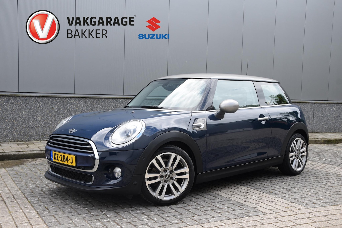 MINI 3-Deurs - 1.5 Cooper Chili Serious Business | 1e eigenaar | Volledig BMW-MINI onderhouden | Zomer /- - AutoWereld.nl