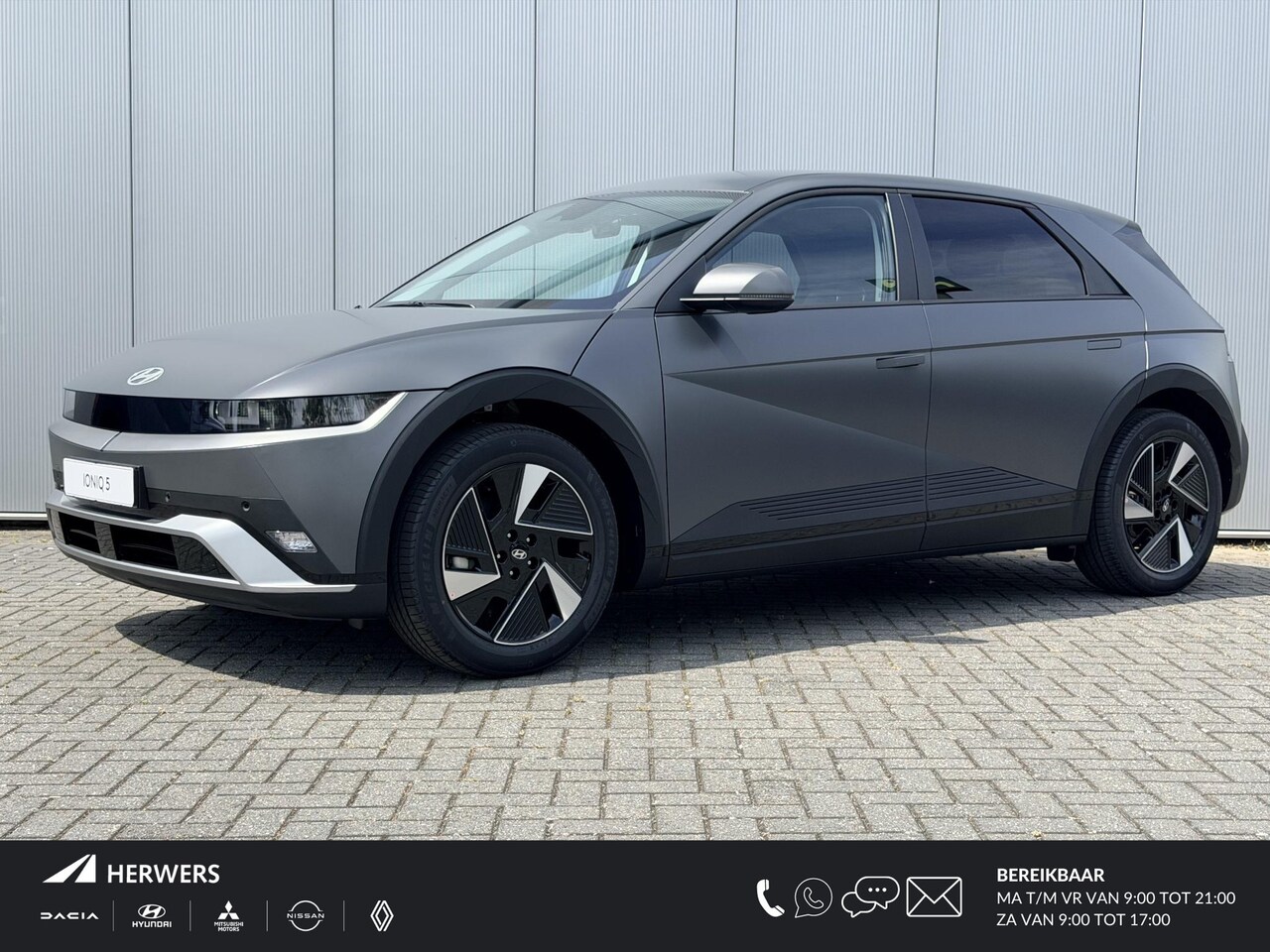 Hyundai IONIQ 5 - Standard Range Pure Edition 63 kWh / Stoelverwarming Voor + Achter / Stuurverwarming / BOS - AutoWereld.nl