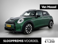 MINI 5-Deurs - 2.0 Cooper S AUTOMAAT | 178PK | PANORAMADAK | SFEERVERLICHTING | HARMAN KARDON | STOELVERW