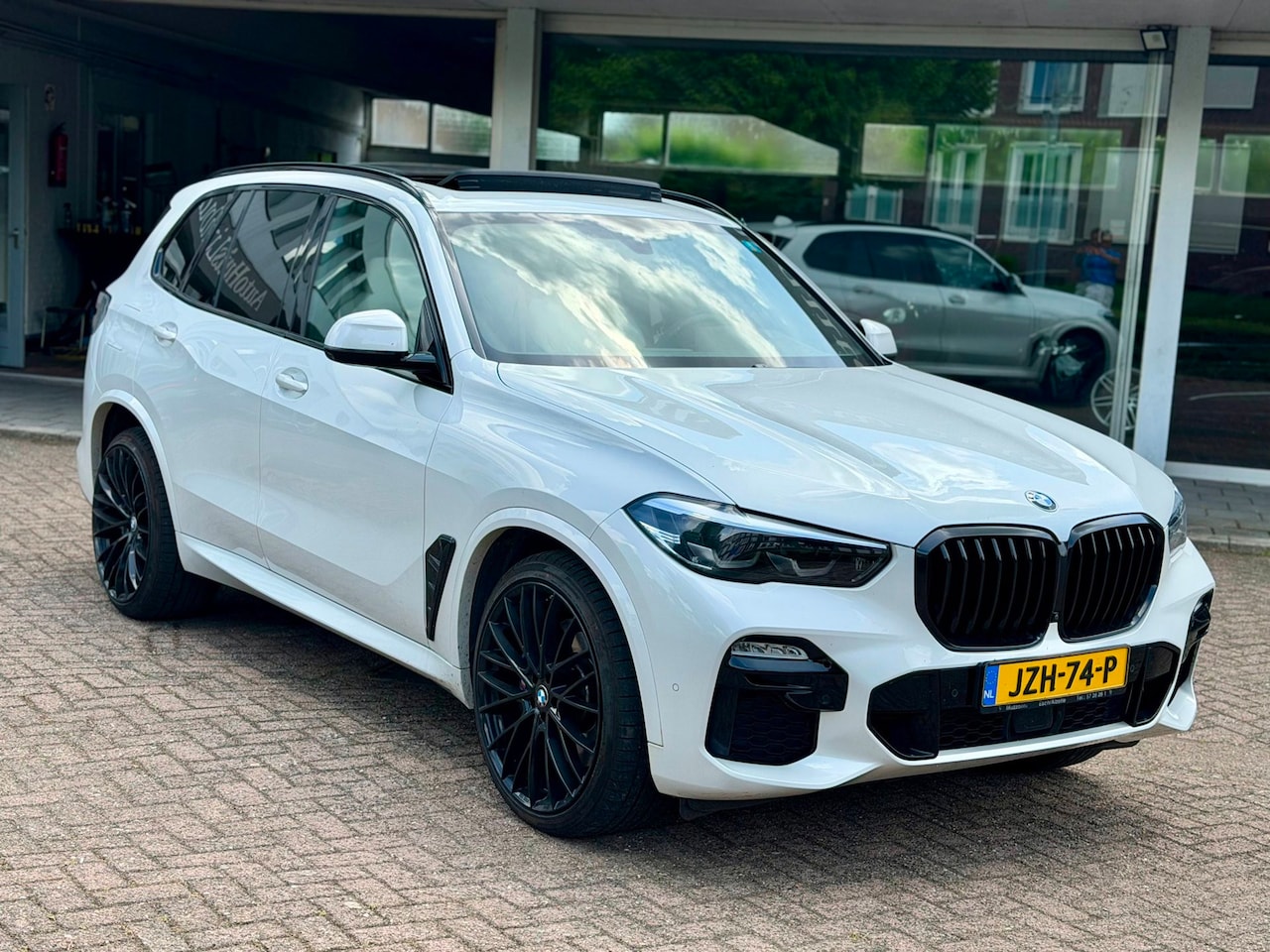 BMW X5 - XDrive45e High Executive|SkyLounge|Luchtvering|Wit Leer|Harman-Kardon|CarPlay|Pano|Camera - AutoWereld.nl