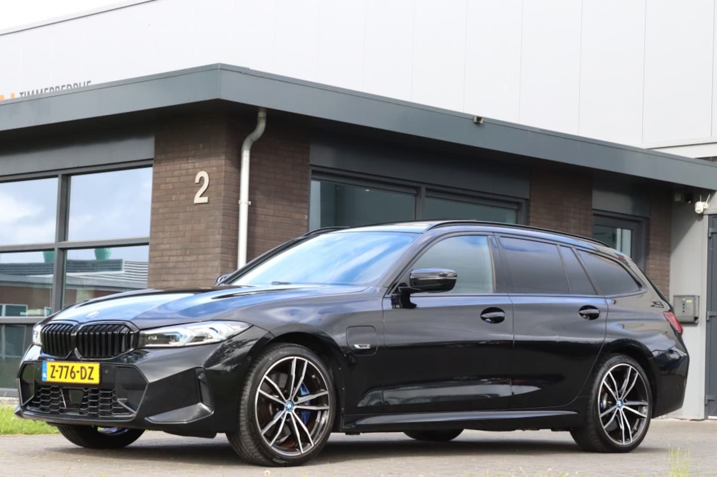 BMW 3-serie Touring - 330e xDrive Facelift 19 inch Pano Trekhaak Harman-Kardon - AutoWereld.nl