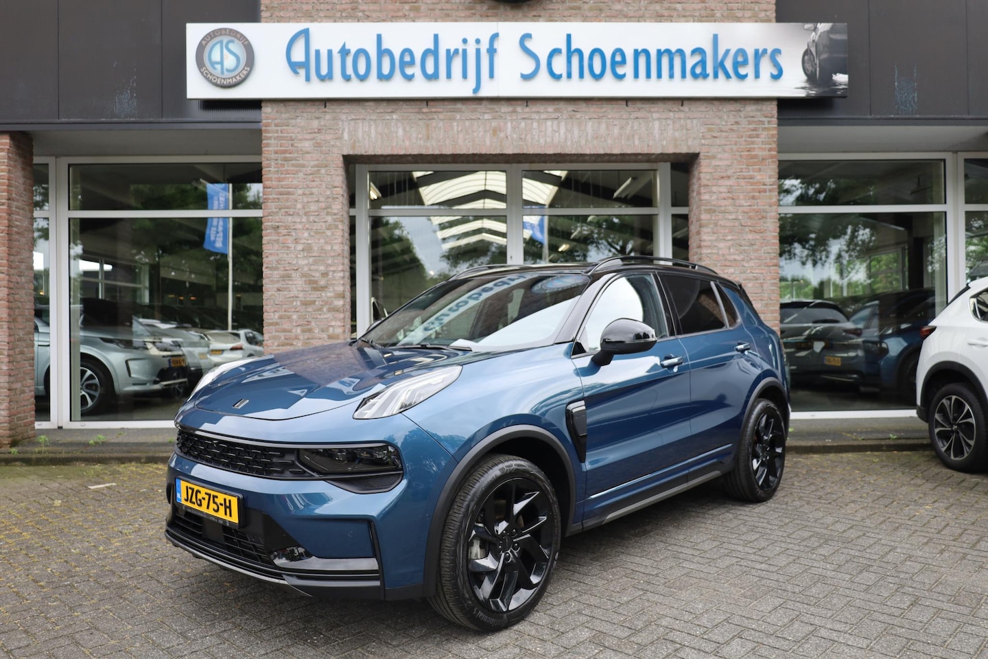 Lynk & Co 01 - 1.5 MY23! FULL BLACKLINE MET ZWARTE-HEMEL ROLHOES 360-CAMERA PANO/SCHUIF INFINITY DAB NAVI - AutoWereld.nl