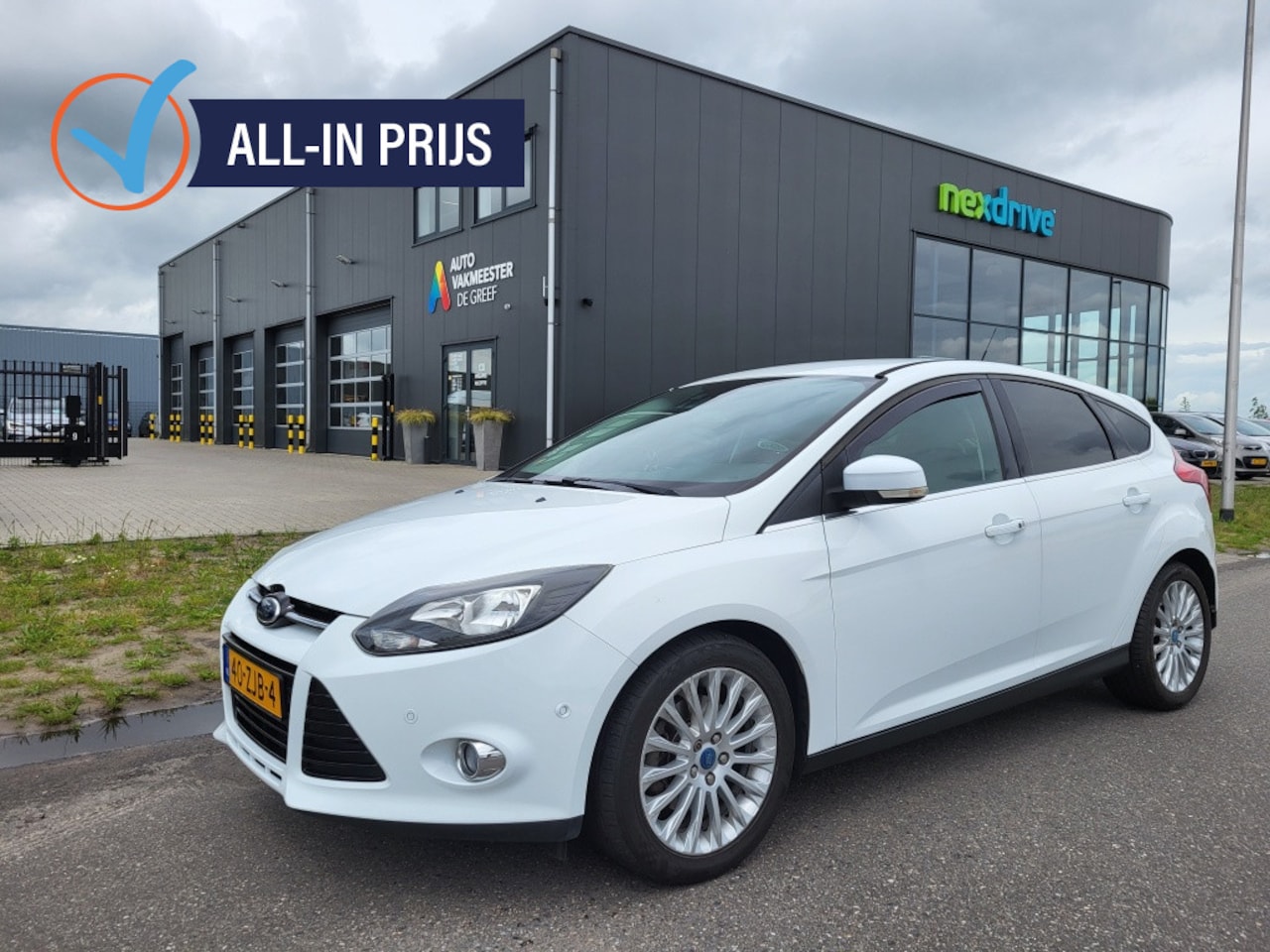 Ford Focus - 1.6 Ecoboost 150 pk Titanium 17" Achterspoiler Trekhaak - AutoWereld.nl