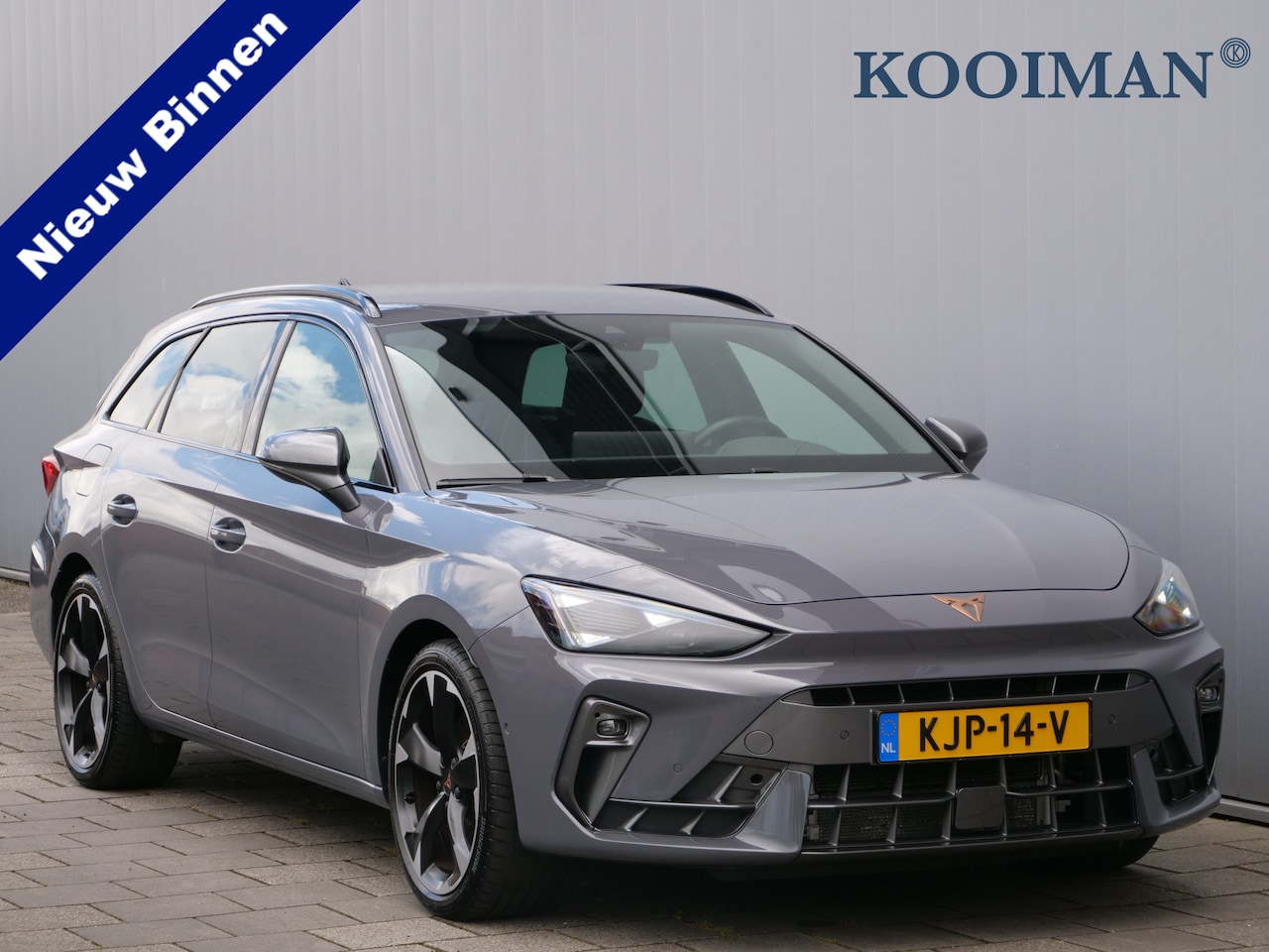 CUPRA Leon Sportstourer - 1.5 TSI e-Hybrid Business 204 Pk Automaat Navi / DAB / Apple Carplay / Camera / Parkeerass - AutoWereld.nl
