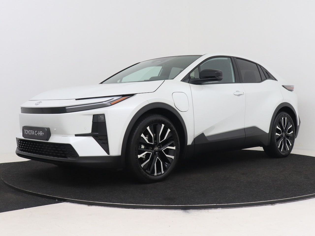 Toyota C-HR - First Edition 77 kWh Inruilpremie 3000 euro! - AutoWereld.nl