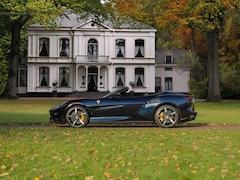 Ferrari Portofino M - 3.9 V8 | VERWACHT | Blu America | Pass. display | Veel alcantara | Carbon interieur