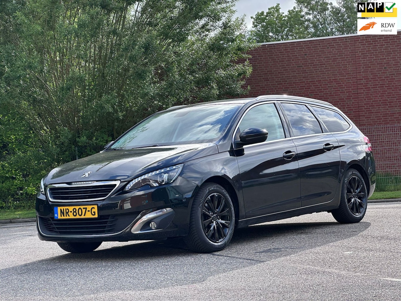 Peugeot 308 SW - 1.2 PureTech Allure Achteruit camera*Pabo*Navigatie*NAP*LED*Cruise*Clima*LM velgen*Parkeer - AutoWereld.nl