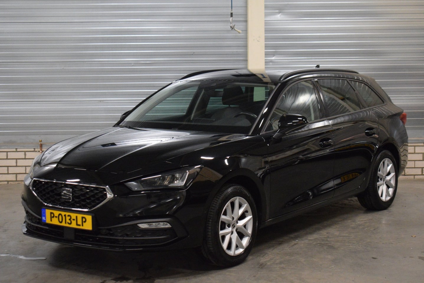 SEAT Leon Sportstourer - 1.0 TSI Style Business Intense + Virtual Cockpit|Carplay|Camera|Trekhaak| - AutoWereld.nl