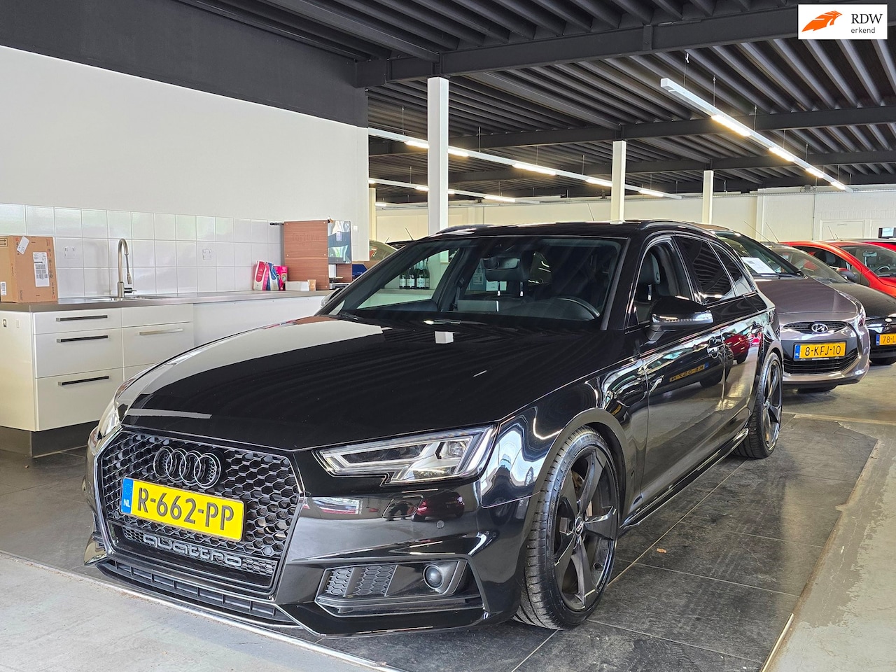 Audi A4 Avant - 2.0 TFSI MHEV quattro Sport S line black edition - AutoWereld.nl