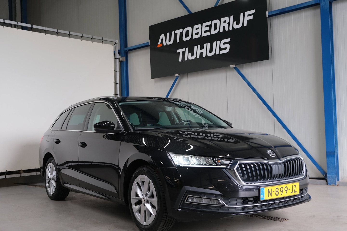 Skoda Octavia Combi - 1.0 e-TSI Business Edition Automaat - N.A.P. Airco, Cruise, Navi, Camera, PDC, Trekhaak. - AutoWereld.nl