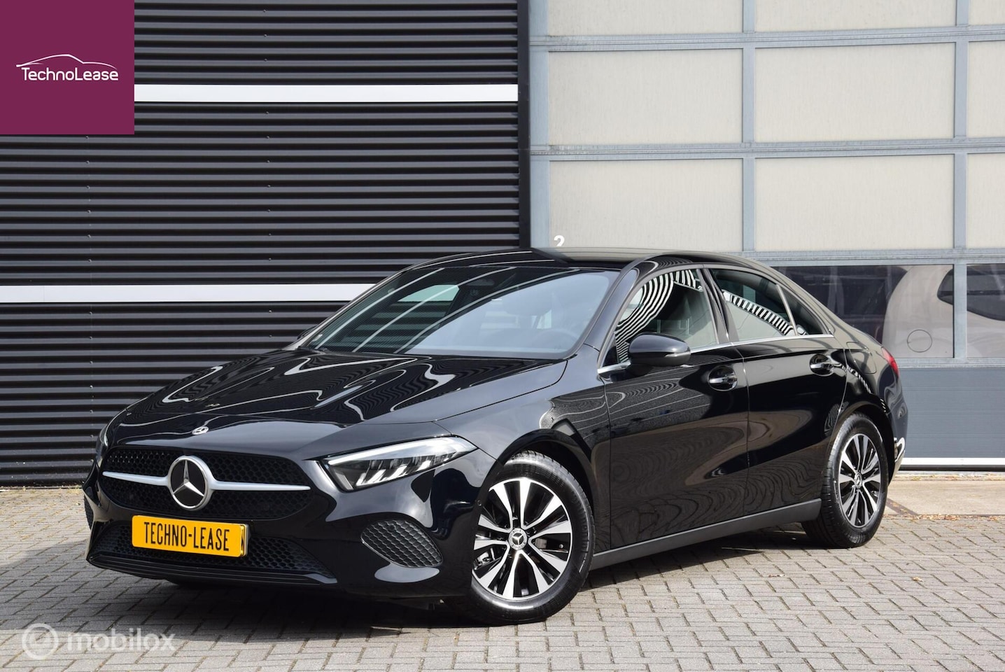 Mercedes-Benz A-klasse - 180 Business Line Facelift Carplay Camera Stoelverwarming - AutoWereld.nl