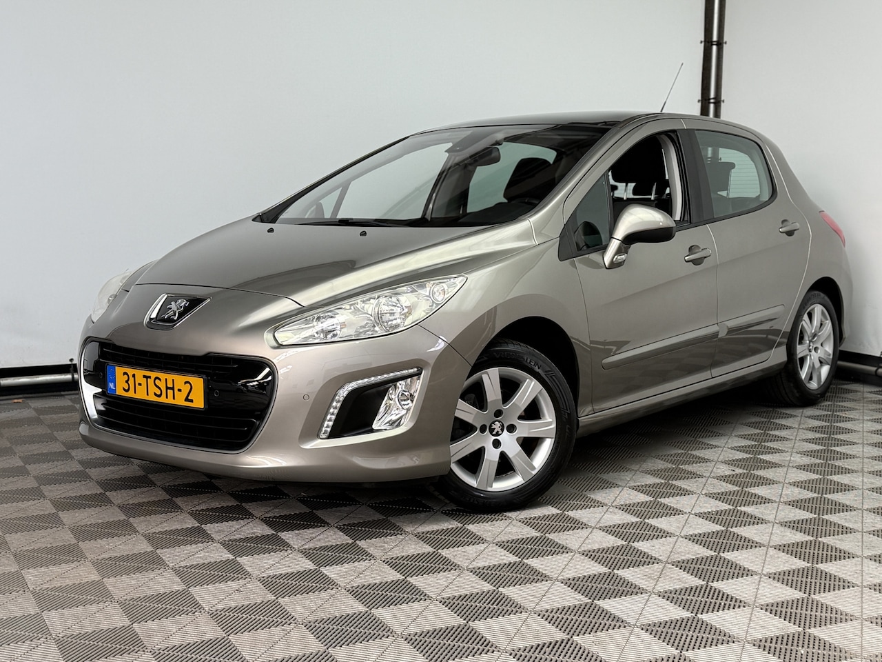Peugeot 308 - 1.6 VTi Active Pano Navi ECC NL Auto - AutoWereld.nl