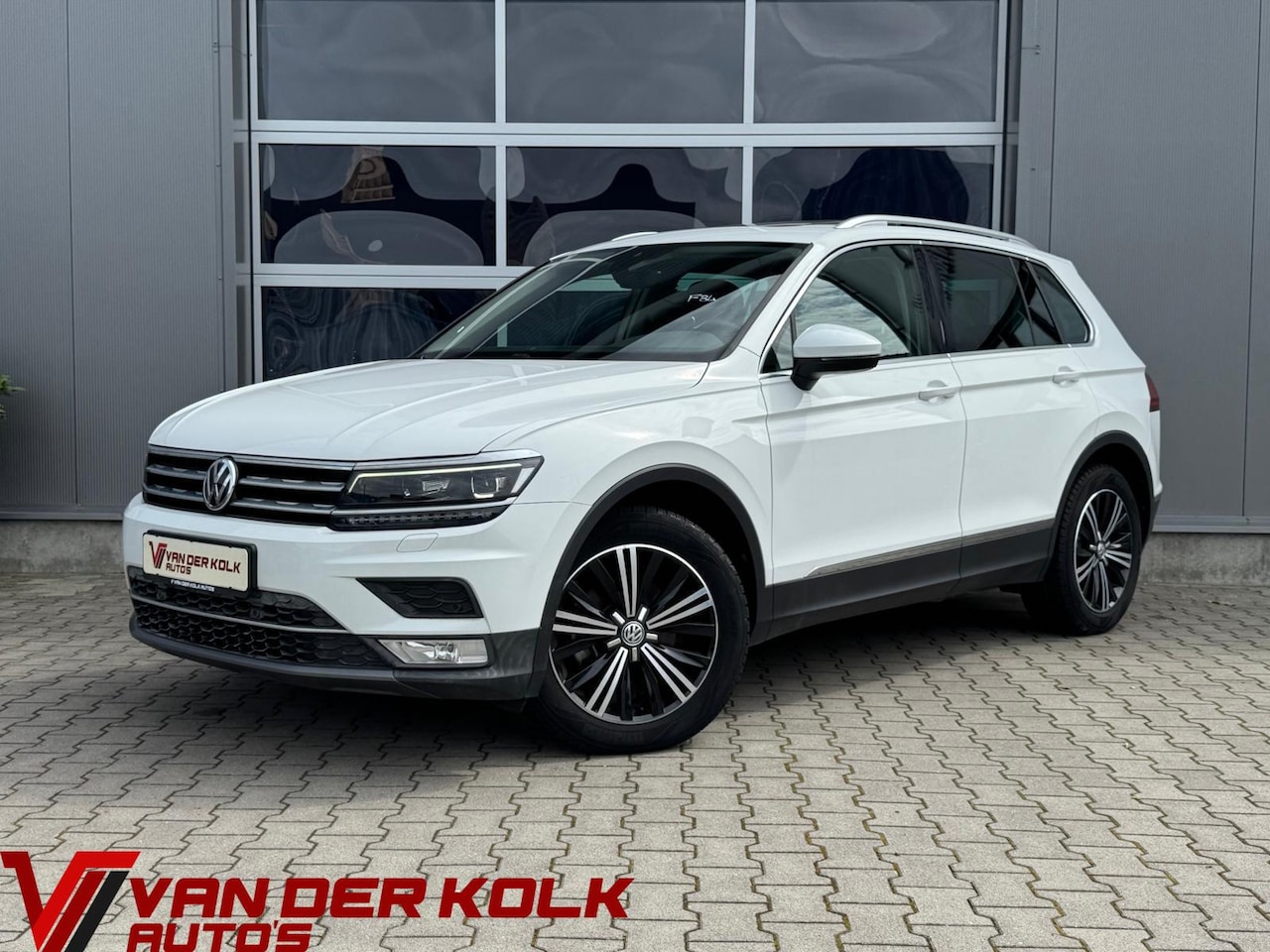 Volkswagen Tiguan - 1.4 TSI ACT Comfortline | Panorama | LED | CarPlay | Adaptive Cruise | Navigatie | Climate - AutoWereld.nl
