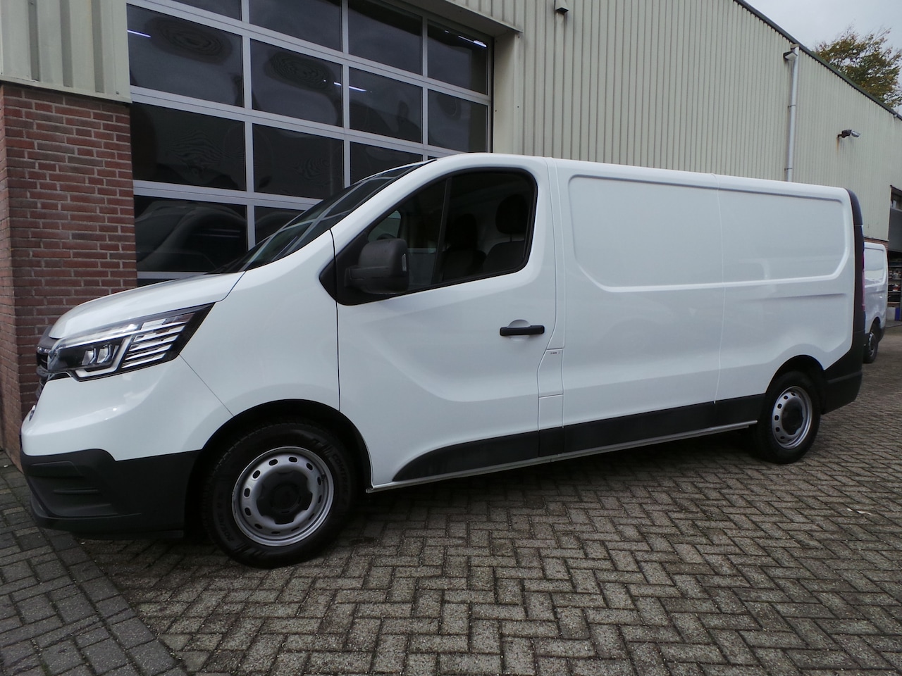 Renault Trafic - 2.0 Blue dCi 110 T30 L2H1 Airco,Cruise,Pdc,Trekhaak - AutoWereld.nl