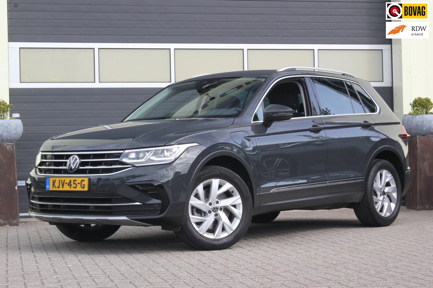 Volkswagen Tiguan - 1.4 TSI eHybrid Business + | IQ Matrix | - AutoWereld.nl