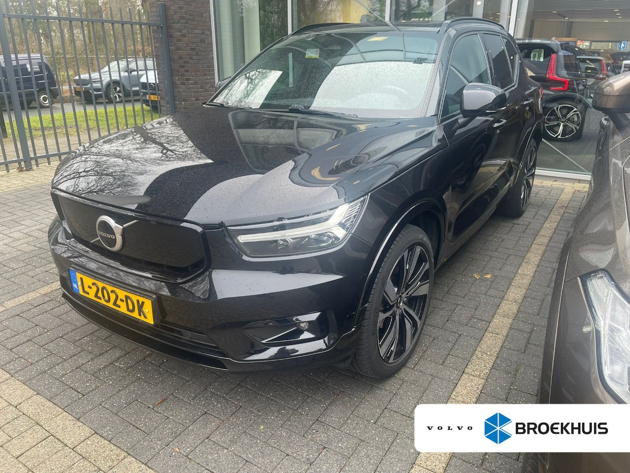 Volvo XC40 - P8 AWD R DESIGN Lm velgen|Panoramadak| Harmon Kardon Audio|Lederen bekleding| - AutoWereld.nl