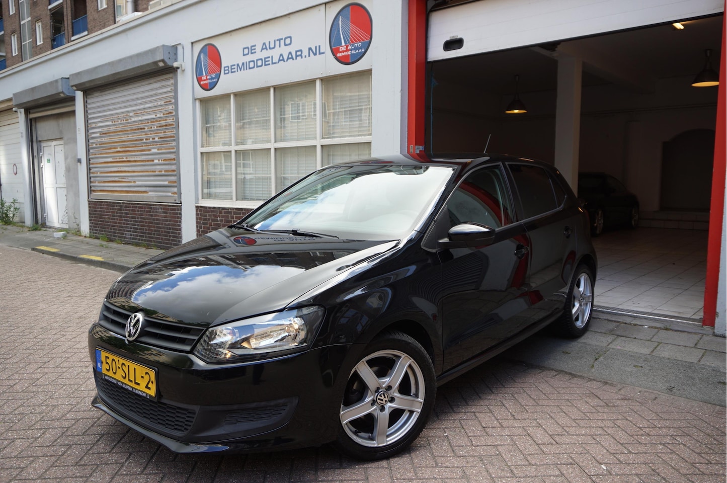 Volkswagen Polo - 1.2 Easyline Sport | NAP NL Auto | Trekhaak | Airco | Sportvelgen | Electrische ramen | Ze - AutoWereld.nl