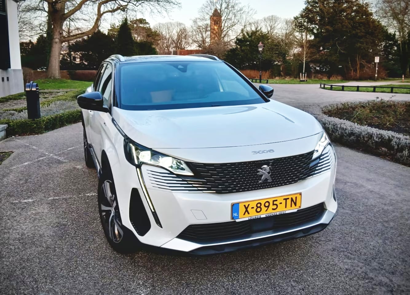 Peugeot 3008 - 1.6 HYbrid4 300 GT Pack Business 4-WheelDrive 300PK Trekhaak Parelmoer Wit - AutoWereld.nl
