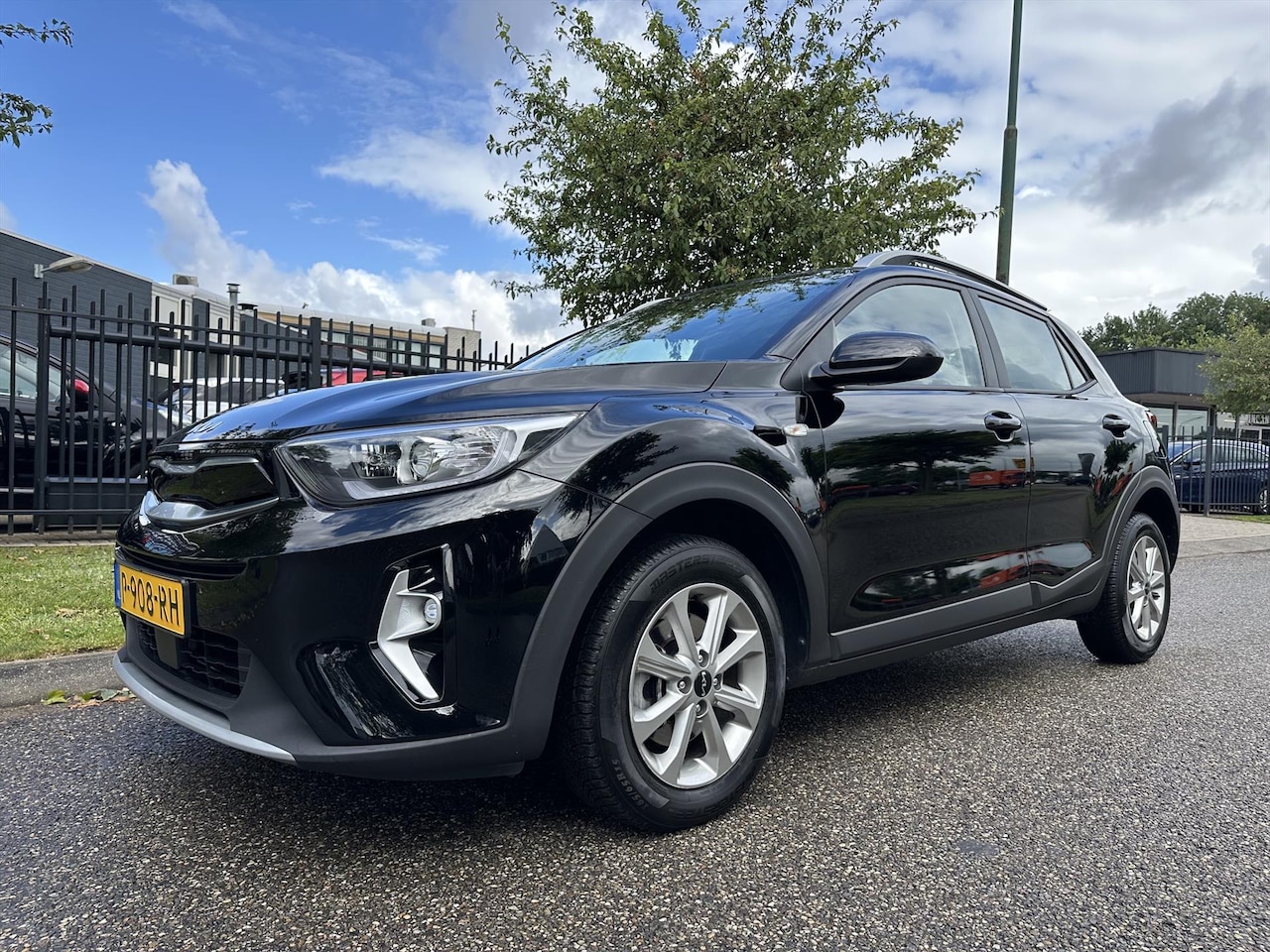 Kia Stonic - 1.0 T-GDi 100pk DynamicLine Apple Carplay Parkeer Camera - AutoWereld.nl