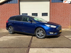 Ford Focus Wagon - 1.5 Titanium Edition Bi Xenon Vol leder 18" ST line Camera