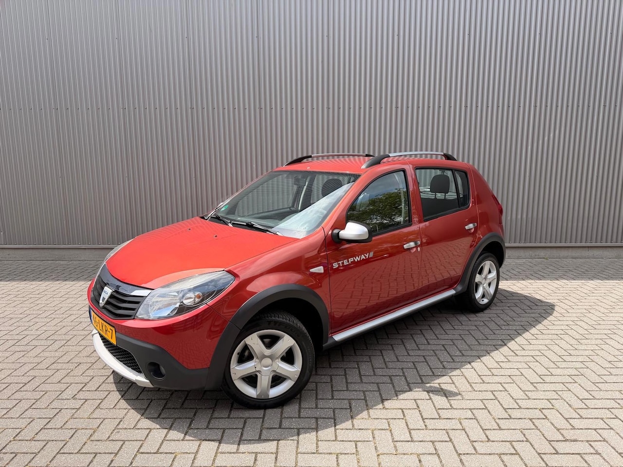 Dacia Sandero Stepway - 1.6 Nieuwe Koppeling + Disitributie|Airco|Trekhaak - AutoWereld.nl