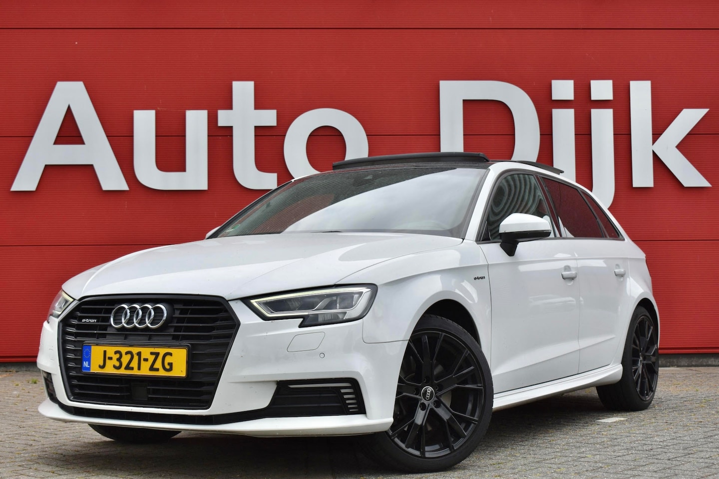 Audi A3 Sportback - 1.4 e-tron Pro Line plus Pano | Navi | LED | Cruise | Clima | PDC V+A | Stoelverwarming | - AutoWereld.nl