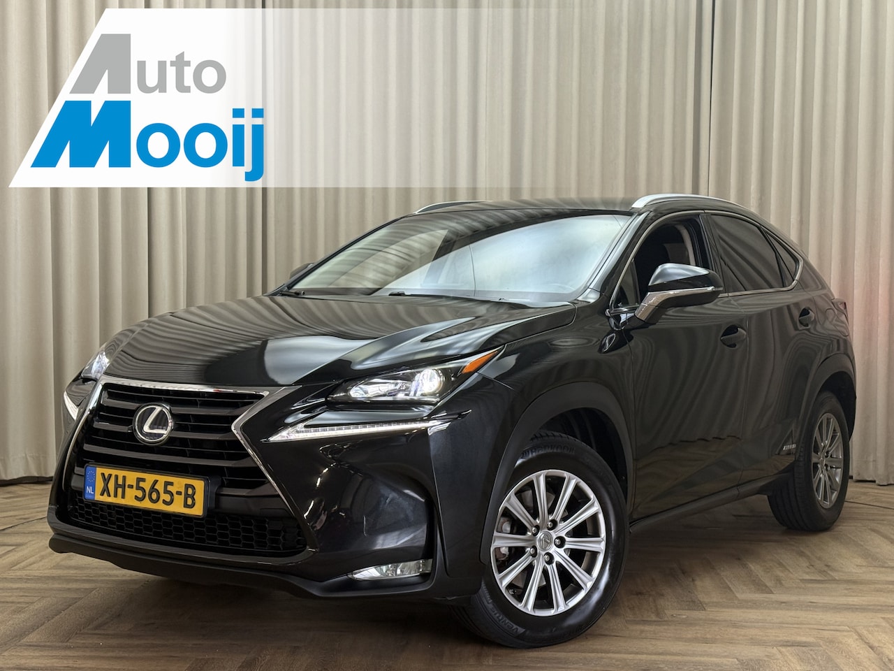 Lexus NX - 300h 1/2 Leder / Navigatie / Cruise / ECC Clima / Camera / 17'' LMV - AutoWereld.nl