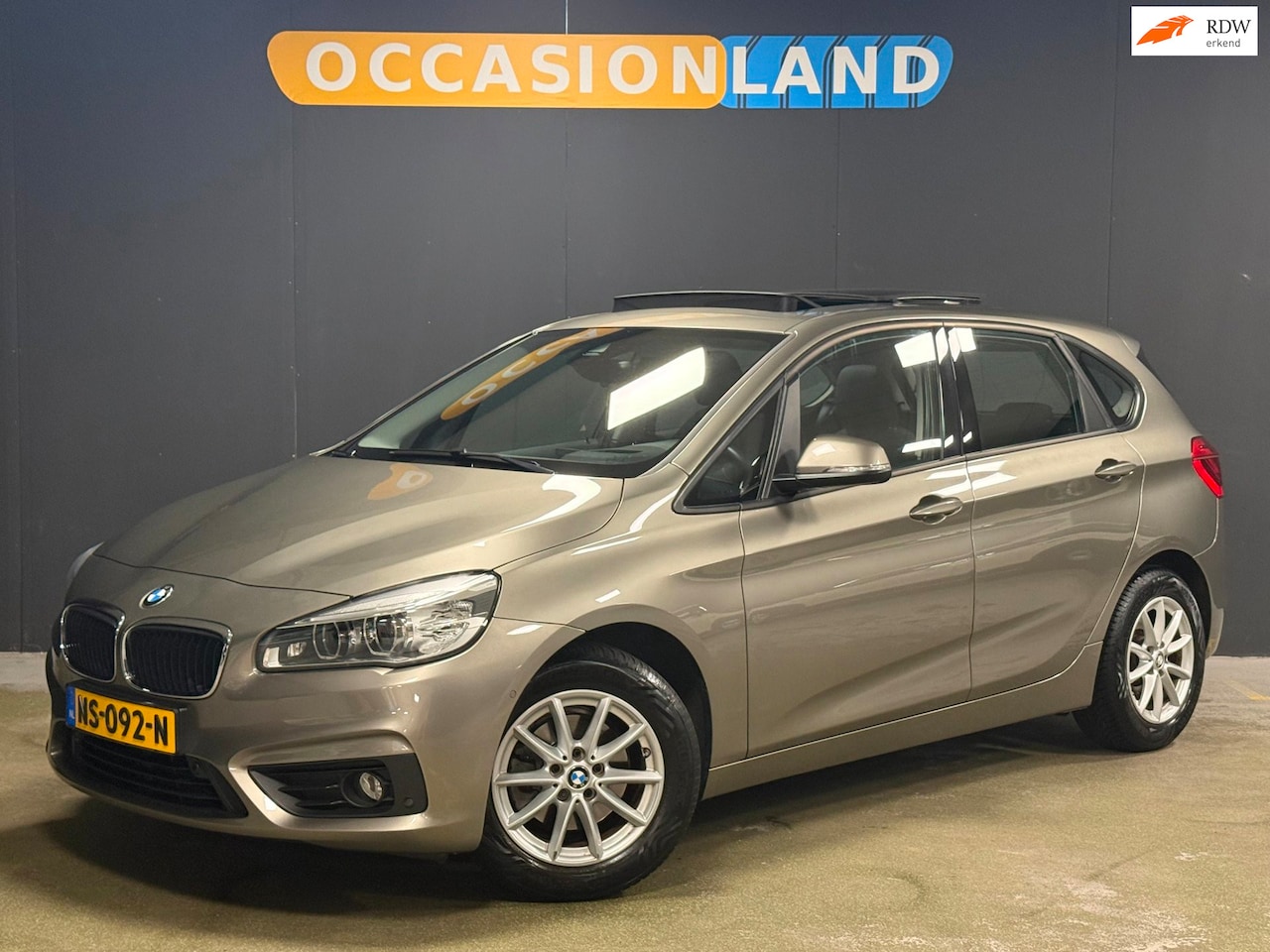 BMW 2-serie Active Tourer - 218i Executive|PANO|KEYLESS|PDC|HUD|CRUISE|STOELV|LED|TREKHAAK|CAMERA|BLUETOOTH|16INCH| - AutoWereld.nl