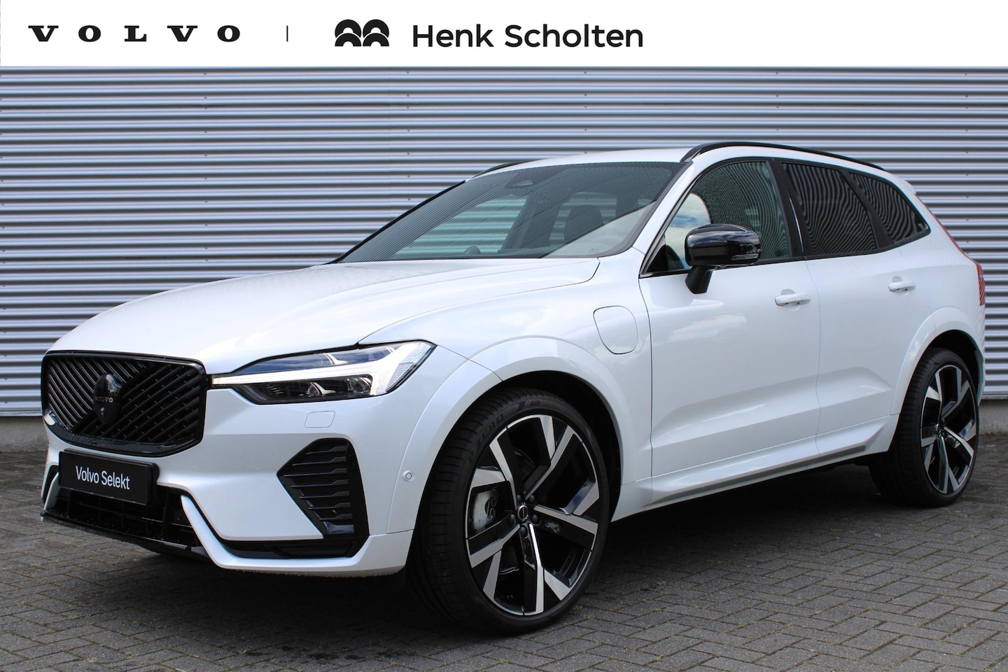 Volvo XC60 - 2.0 T6 Plug-in hybrid AWD Ultra Black Edition | Full Options | Bowers & Wilkins | Luchtver - AutoWereld.nl