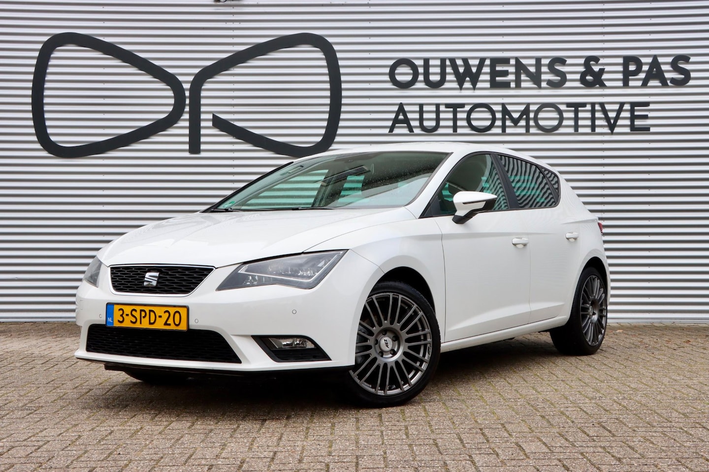 SEAT Leon - 1.2 TSI Style Business | NAVIGATIE | AIRCO | CRUISE - AutoWereld.nl