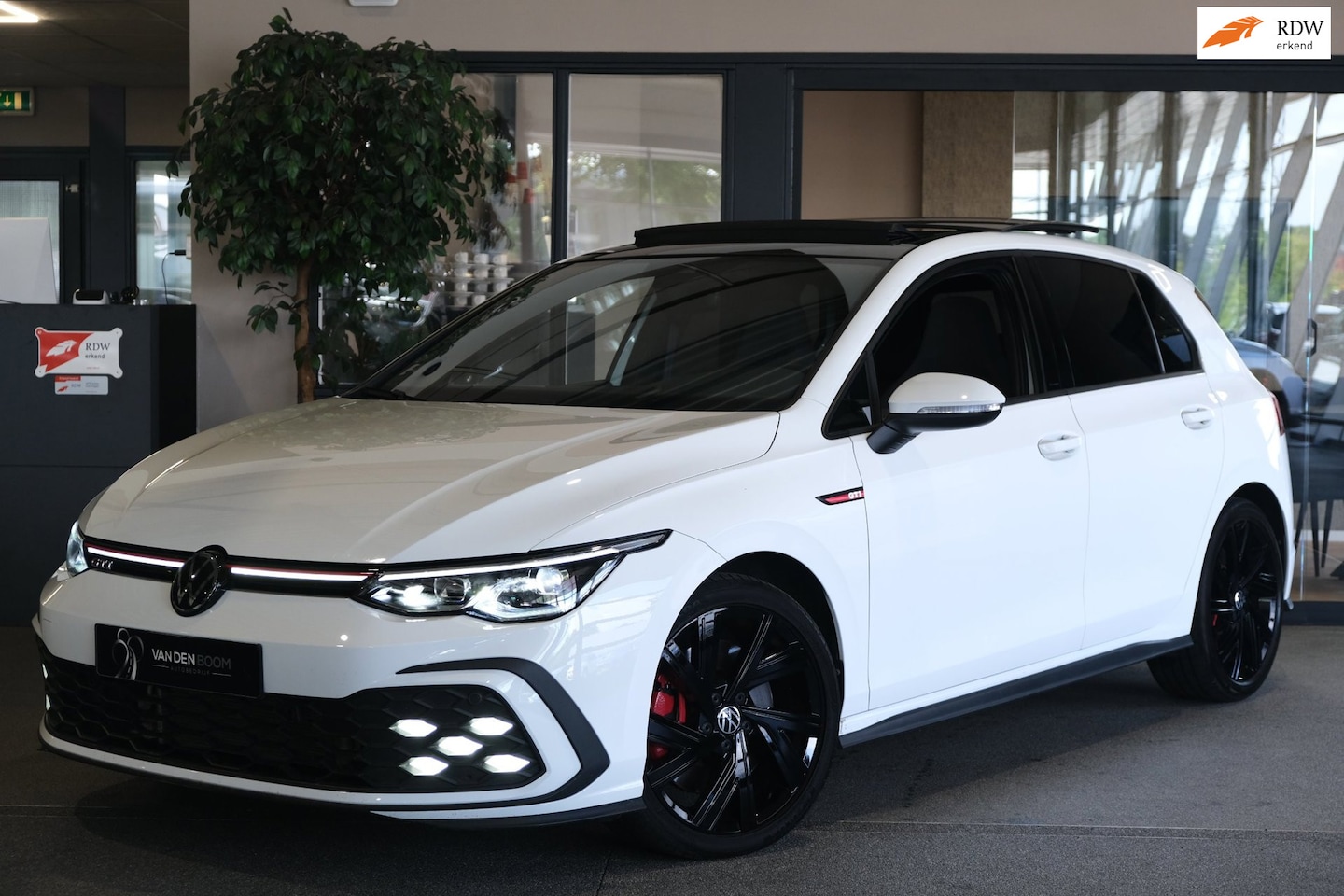 Volkswagen Golf - 8 2.0 TSI GTI 245PK DSG Pano Led ACC Trekhaak - AutoWereld.nl