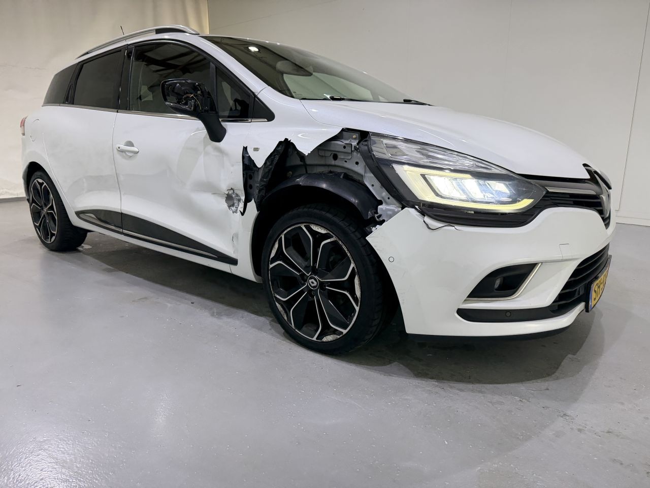 Renault Clio Estate - 0.9 TCw BOSE Navi/Clima - AutoWereld.nl