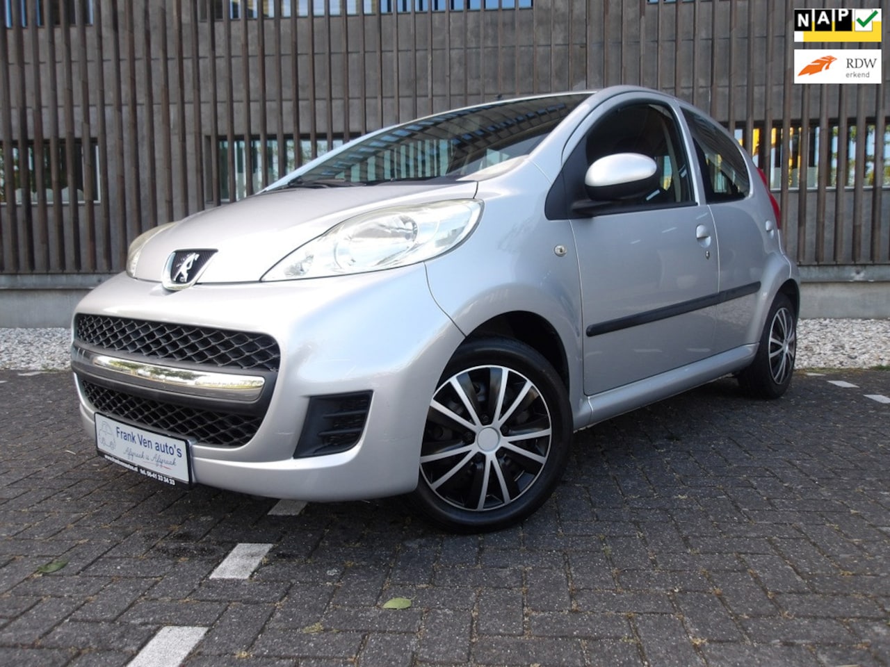 Peugeot 107 - 1.0-12V/AUTOMAAT/AIRCO/5drs/oh beurt en nwe APK!/LAGE km-stand met NAP!/boekjes, RDW telle - AutoWereld.nl