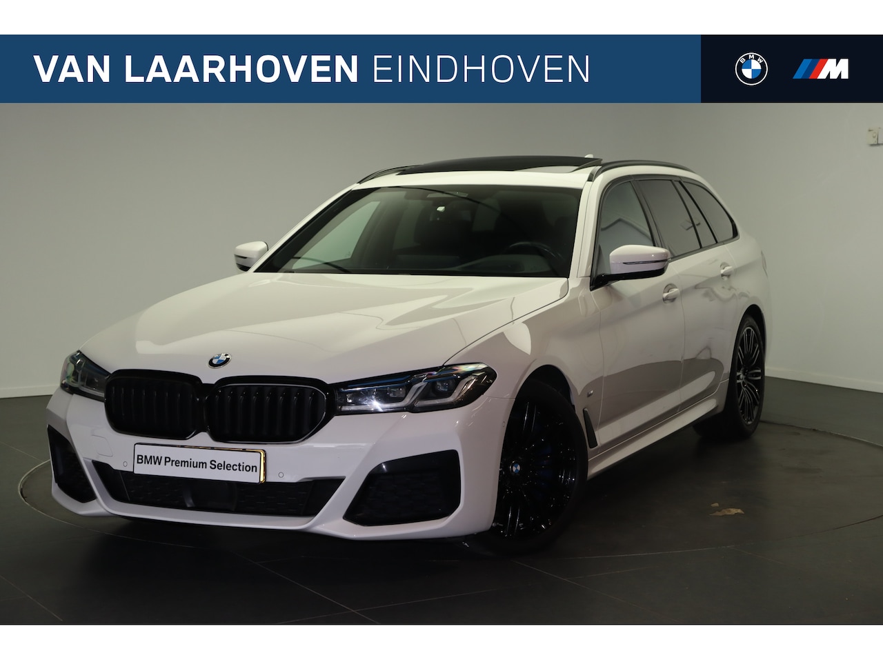BMW 5-serie Touring - 540i xDrive High Executive M Sport Automaat / Panoramadak / Trekhaak / Comfortstoelen / La - AutoWereld.nl