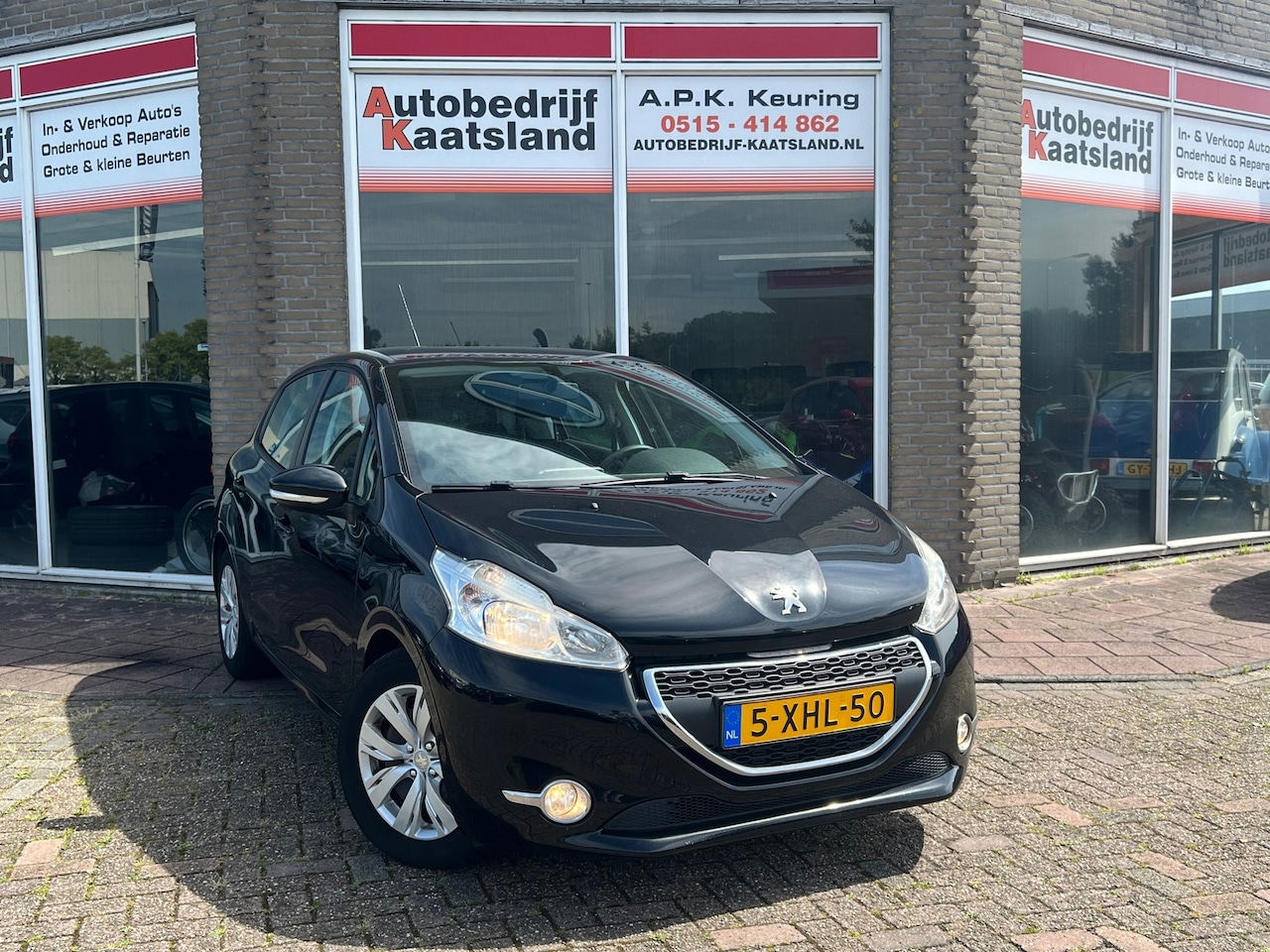 Peugeot 208 - 1.6 e-HDi Blue Lease - Navi - Airco - Trekhaak - 2014 - AutoWereld.nl