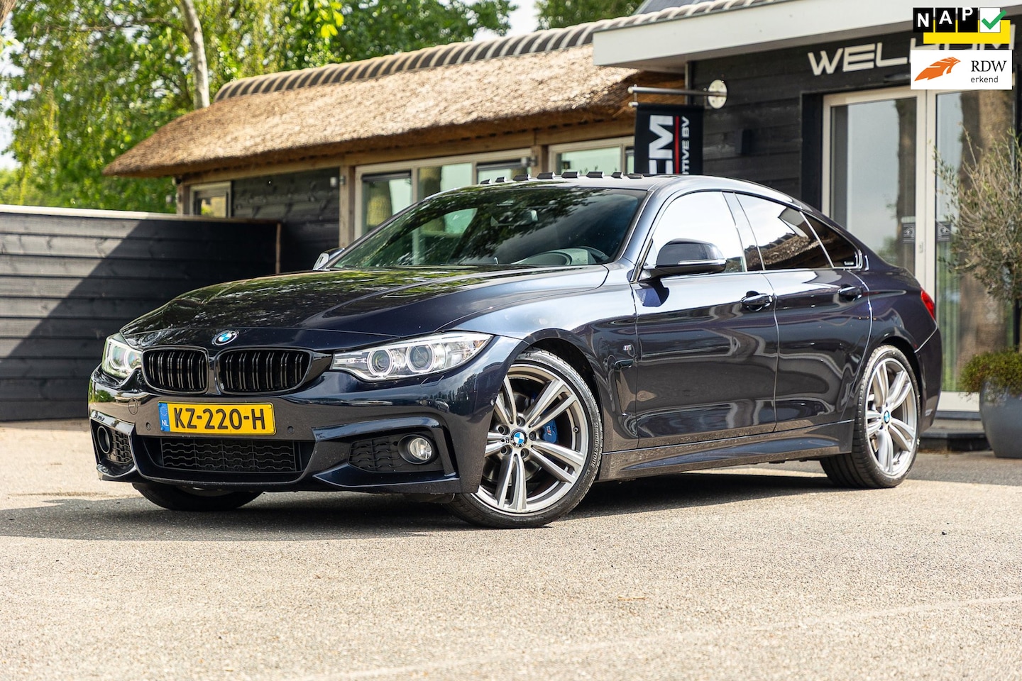 BMW 4-serie Gran Coupé - 420i M-Pakket I Carbonschwarz metallic I NL Auto I Dealeronderhouden I NAP I Open dak I He - AutoWereld.nl