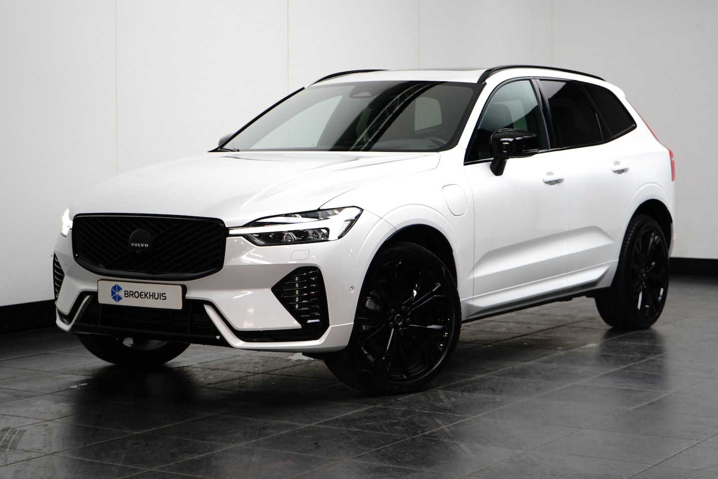 Volvo XC60 - T8 455PK Plus Black Edition | 360° | 21" | Getint Glas | Head Up Display | HK Audio | Full - AutoWereld.nl