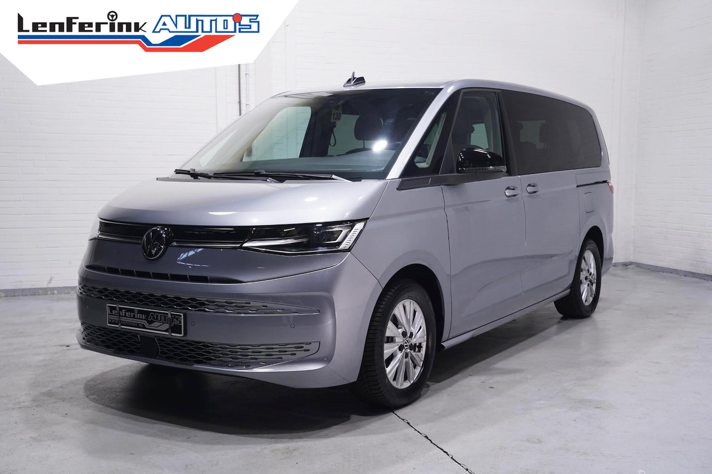 Volkswagen Multivan - 1.4 eHybrid L2H1 Style NAP Iq Light Panodak Trekhaak Apple Carplay Camera - AutoWereld.nl