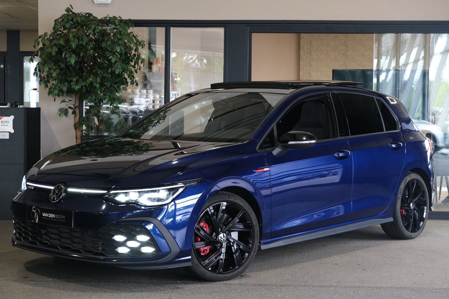 Volkswagen Golf - 8 2.0 TSI GTI 245PK DSG Pano IQ Led Cam Mistlamp H&K - AutoWereld.nl