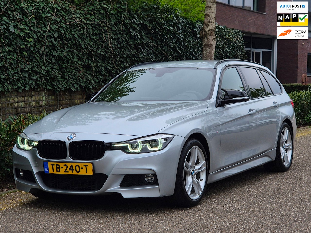 BMW 3-serie Touring - M Sport Apple CarPlay dig.dash Navi GR NAP NL Edition M Sport Shadow Executive - AutoWereld.nl