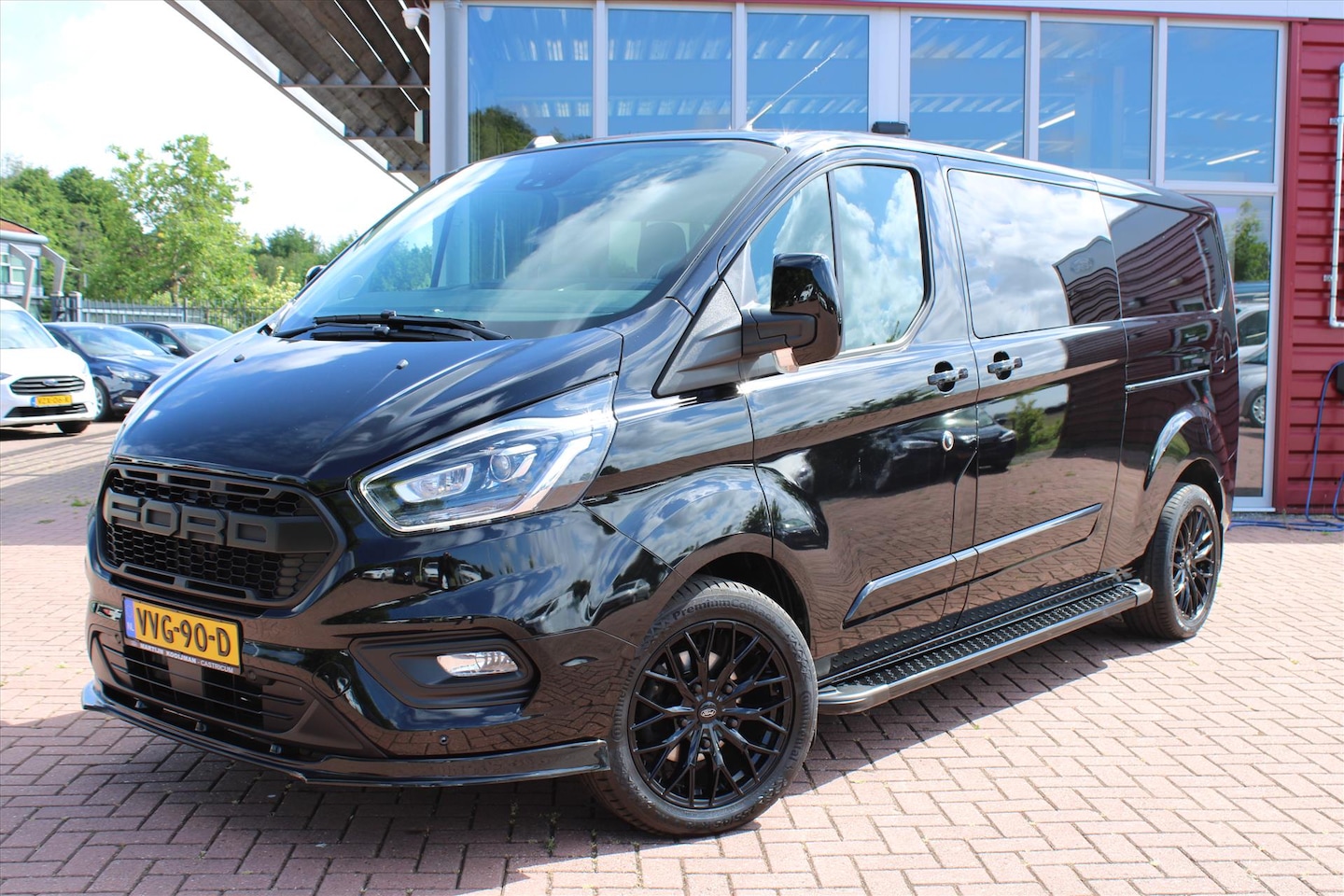 Ford Transit Custom - L2H1 DC Dubbele Cabine 2.0 TDCi 170PK 340 Automaat Limited Sportpack - AutoWereld.nl