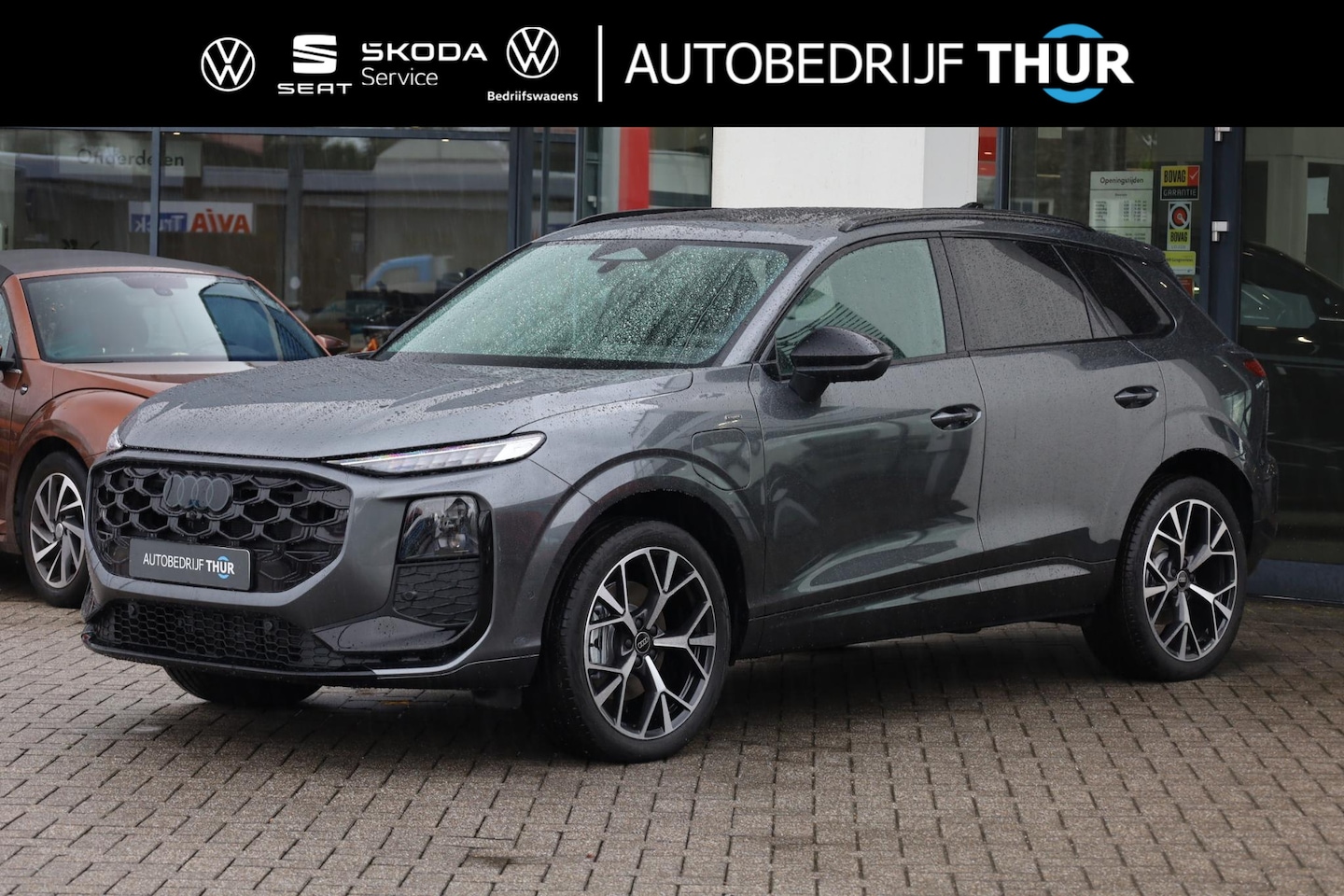 Audi Q3 - 1.5 200kW e-hybrid S edition 272PK / 200kW DSG, Panoramadak, trekhaak, S-Line in- en exter - AutoWereld.nl