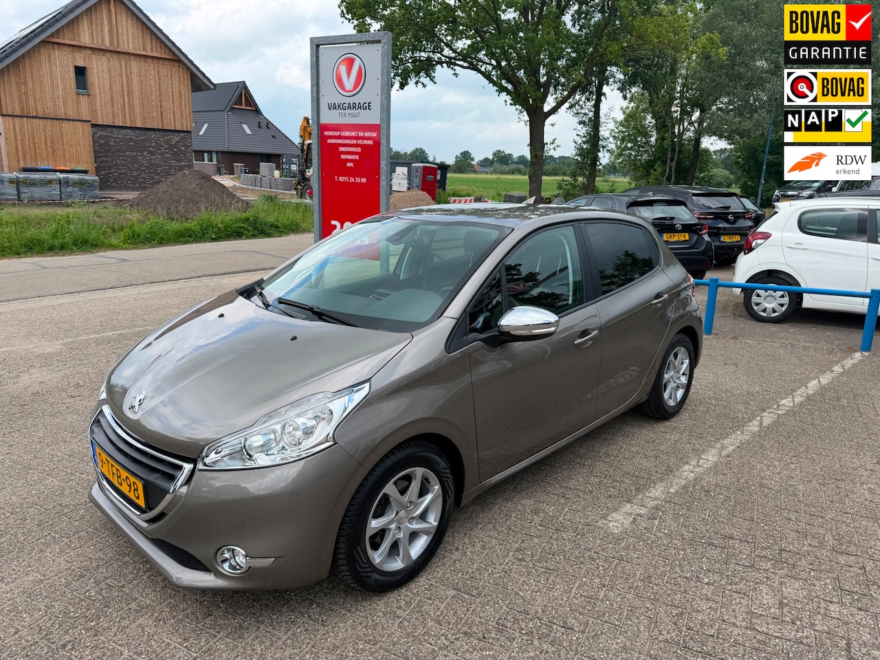 Peugeot 208 - 1.2 VTi Oxygo | Origineel Nederlands | Cruise Control | Afneembare trekhaak - AutoWereld.nl