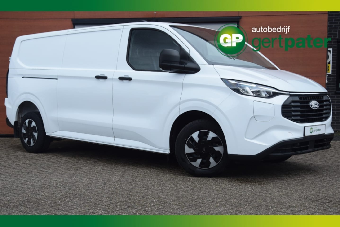 Ford Transit Custom - 320 PHEV L2H1 Trend 233PK Incl. BPM - AutoWereld.nl