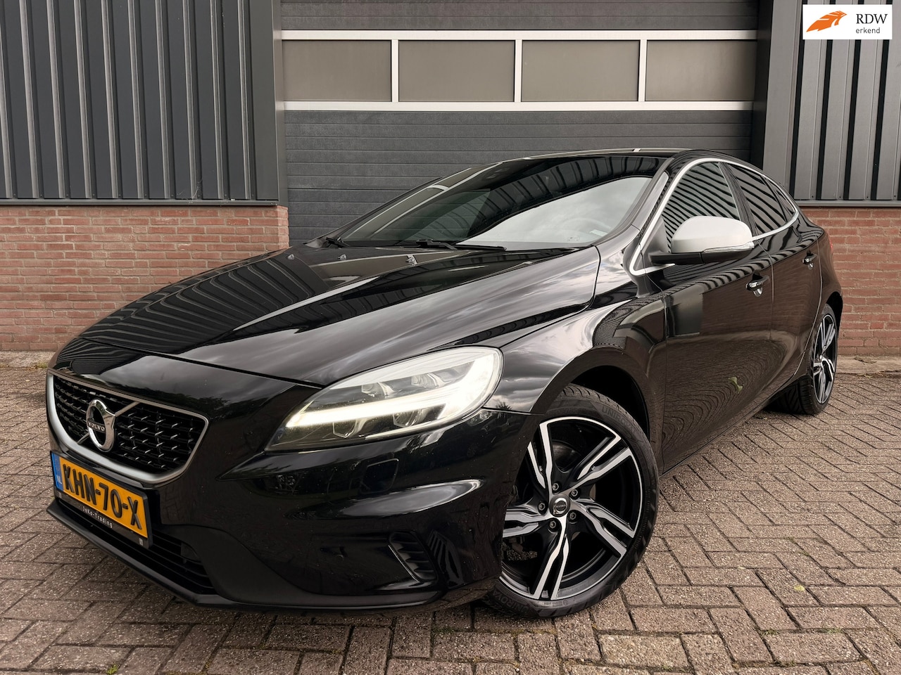 Volvo V40 - 2.0 T4 Inscription 2.0 T4 190 PK Inscription, Trekhaak, Camera, PDC V+A, LED - AutoWereld.nl
