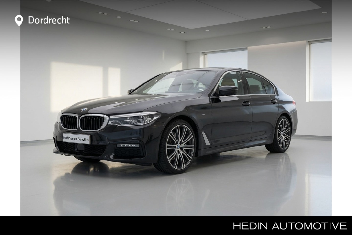 BMW 5-serie - 530i xDrive Individual | Driving Assistant Plus | Stoelventilatie | M-Sport | Lederen Dash - AutoWereld.nl