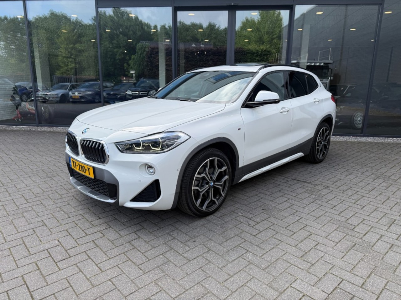 BMW X2 - sDrive20i 192pk M-Sport,LED,Schuifdak,HUD,NaviPro,Stoelverw,Dealer OH,Clima,Cruise, - AutoWereld.nl