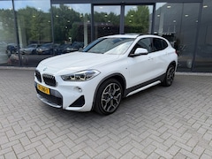 BMW X2 - sDrive20i 192pk M-Sport, LED, Schuifdak, HUD, NaviPro, Stoelverw, Dealer OH, Clima, Cruise