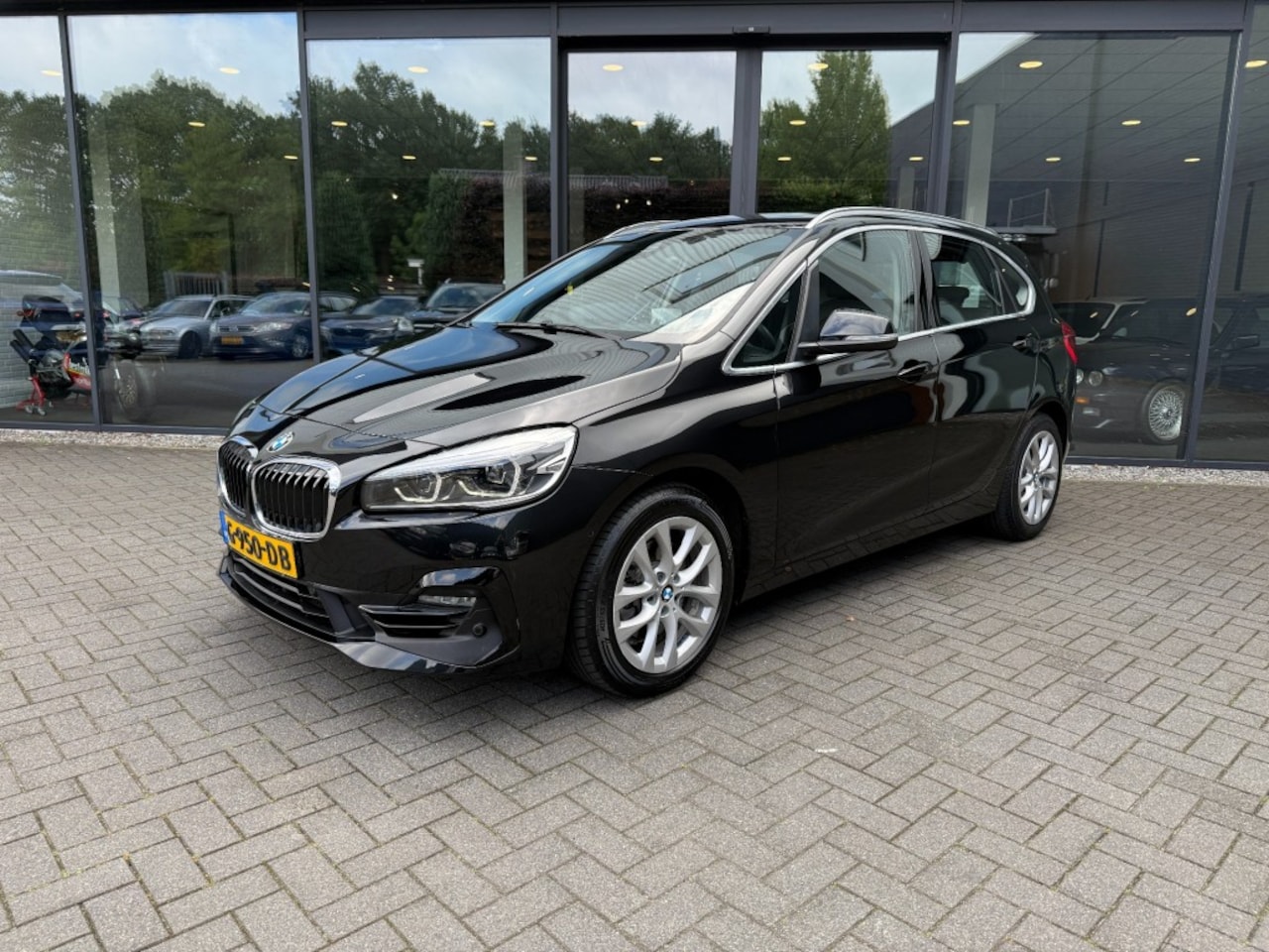 BMW 2-Serie - 220i 192pk High Exe,Leer,Sportstoel,HeadUp,Trekhk afn,NaviPro,Camera,Stoelverw,Cruise - AutoWereld.nl